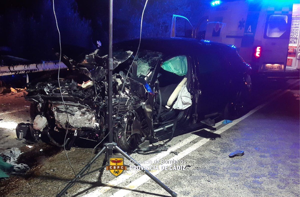 Dos muertos y tres heridos en un violento accidente frontal | EscudoDigital
