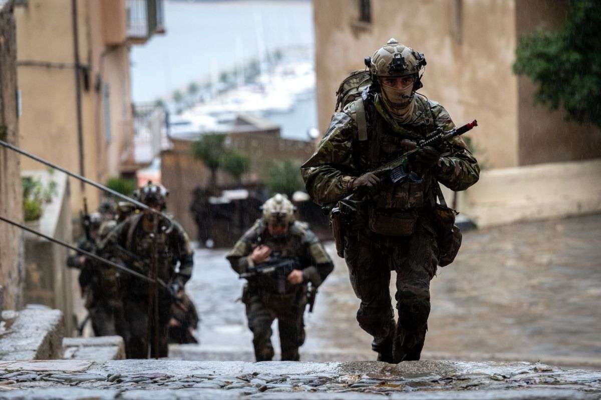 Francia se prepara para un conflicto de alta intensidad